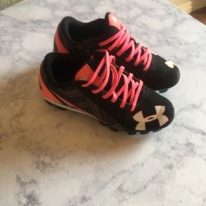 Under armor baseball cleats size 4 youth.